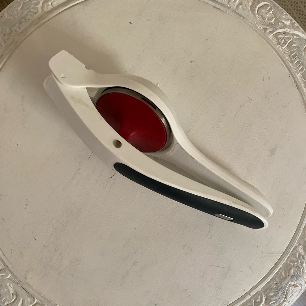 Zyliss Easy Squeeze Citrus Press WHITE & RED - Picture 4 of 8